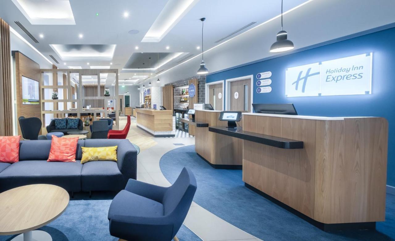 Holiday Inn Express - Fleet By Ihg Exterior photo