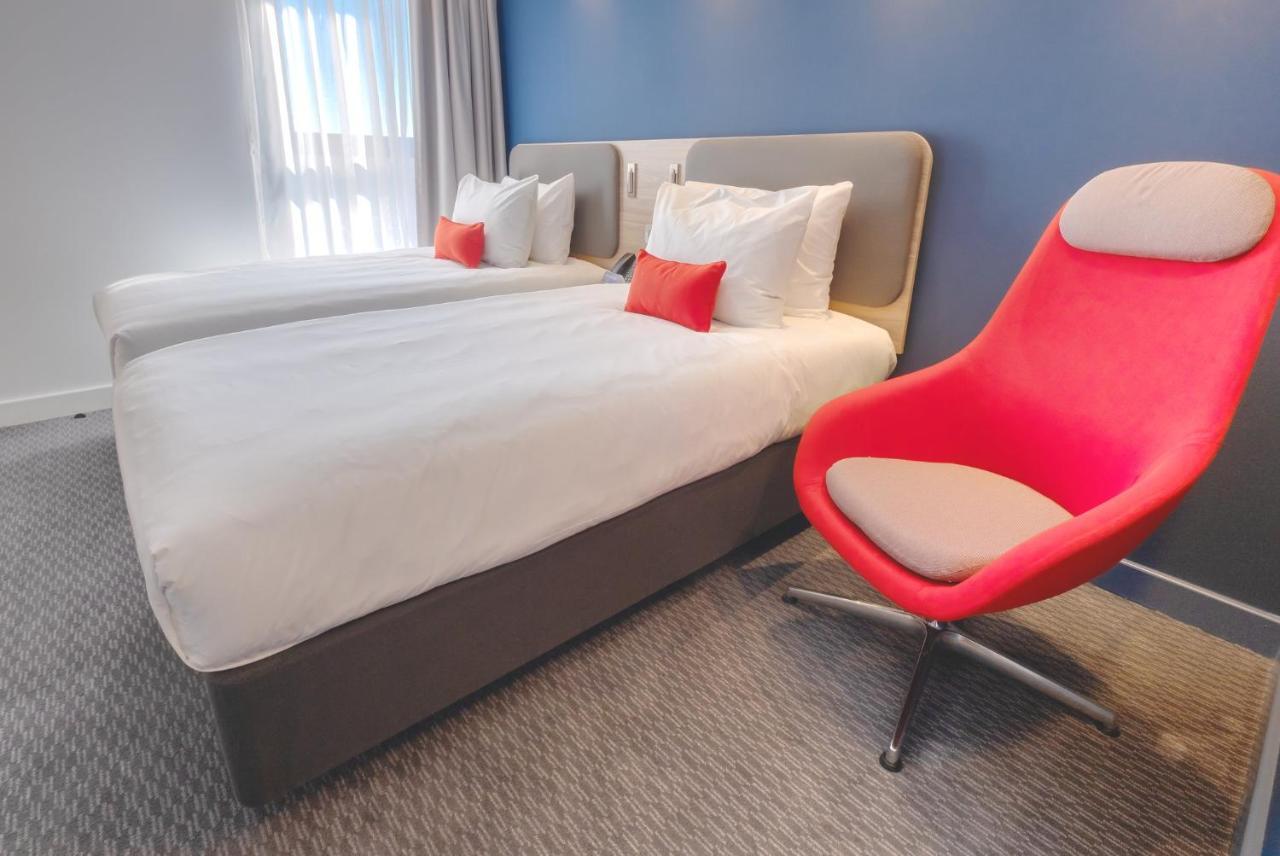 Holiday Inn Express - Fleet By Ihg Exterior photo