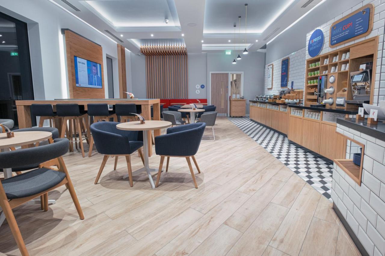 Holiday Inn Express - Fleet By Ihg Exterior photo