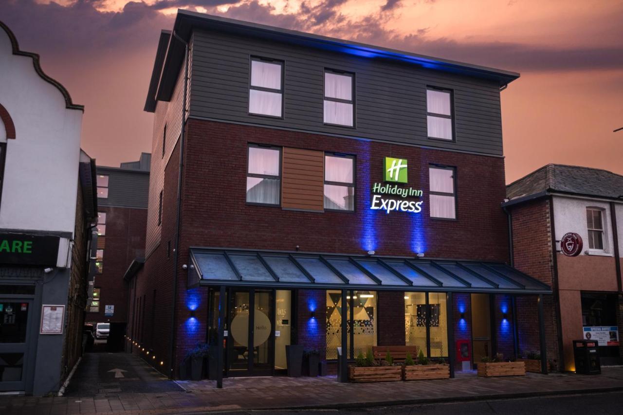 Holiday Inn Express - Fleet By Ihg Exterior photo