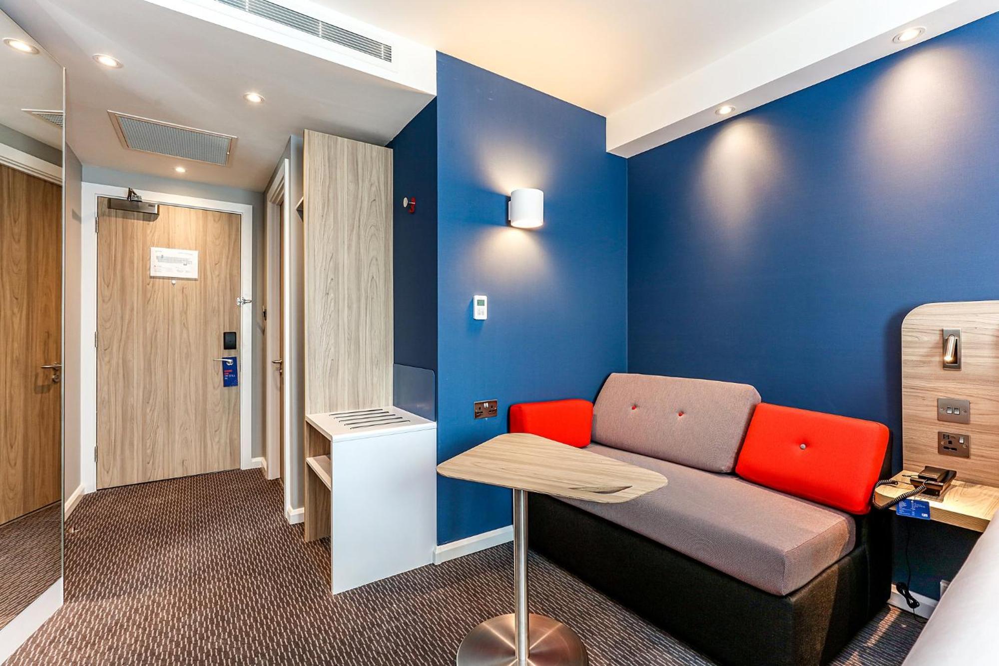 Holiday Inn Express - Fleet By Ihg Exterior photo